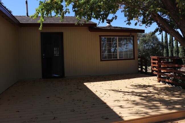 Foto del edificio - 2416 Cedar Dr