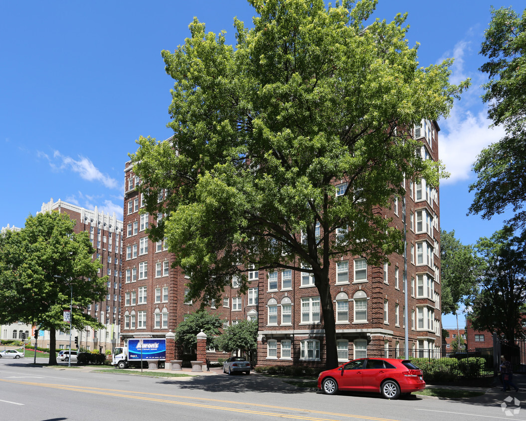 Primary Photo - Georgian Court Apartments