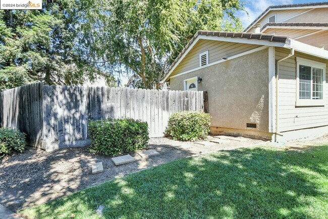 Building Photo - 1271 Hallmark Way