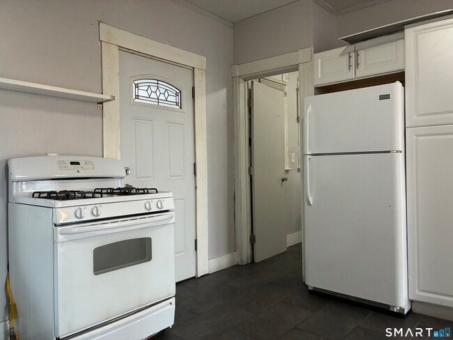 Building Photo - 70 Center St