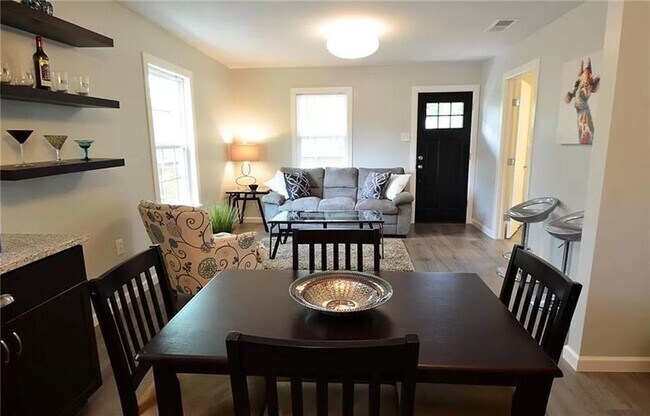 Foto del edificio - 1156 Nickols Ave