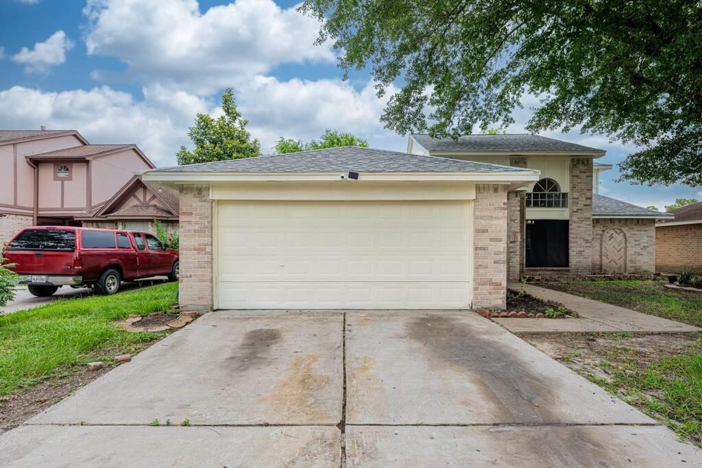 Primary Photo - 5026 Brooklawn Dr
