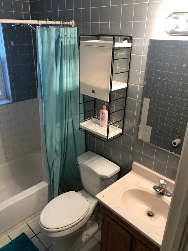 Bathroom - 3048 N Ocean Blvd
