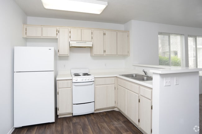 2BR, 1BA - 686 SF - Harmony Garden Apartments