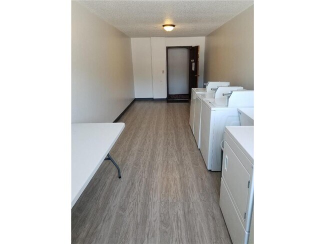 Foto del edificio - 415 S Wasson Ln