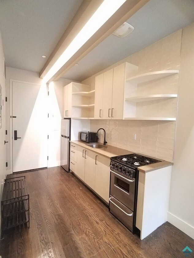Foto principal - 856 Greene Ave