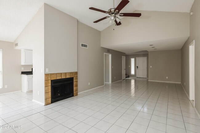 Foto del edificio - 514 E Topeka Dr
