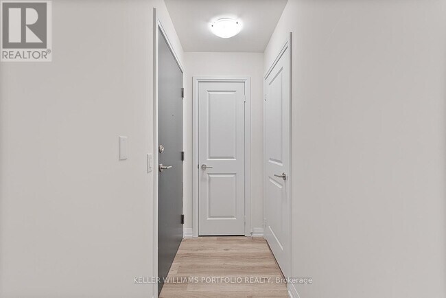 Photo du bâtiment - 3270 Sheppard Ave E