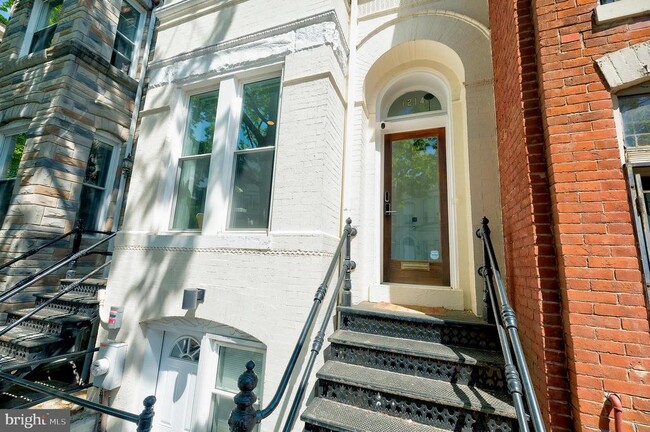 Foto del edificio - 1214 Linden Pl NE