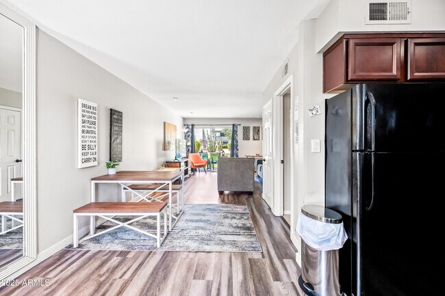 Foto del edificio - 4630 N 68th St