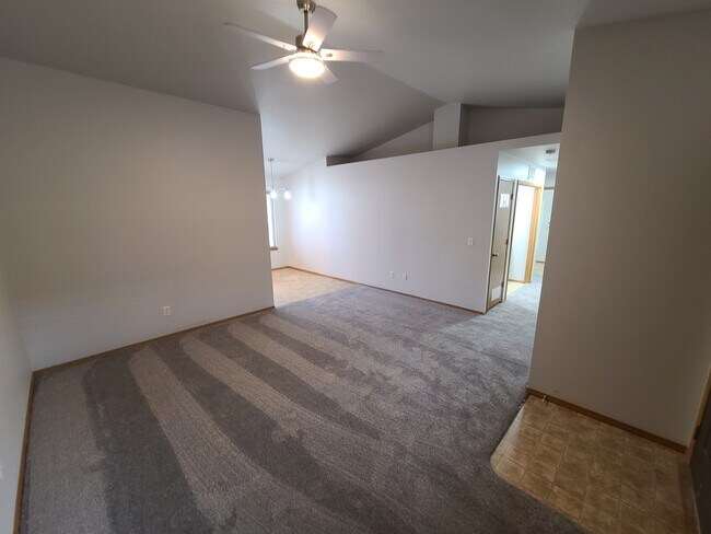Building Photo - 205 S Dewey Ave