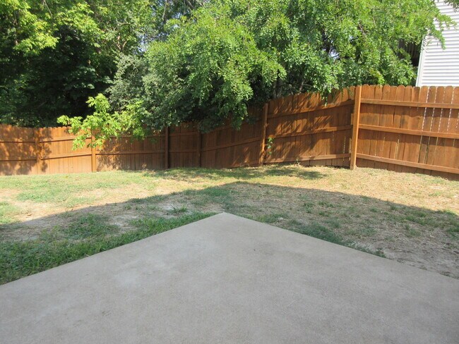 Foto del edificio - 5013 Carrieridge Dr