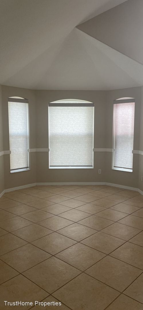 Building Photo - 4 br, 2.5 bath House - 5928 Lake Champlain...