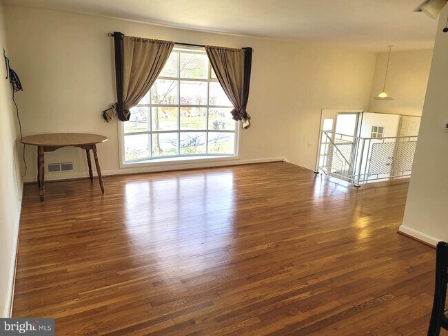 Building Photo - 5104 Brentford Dr