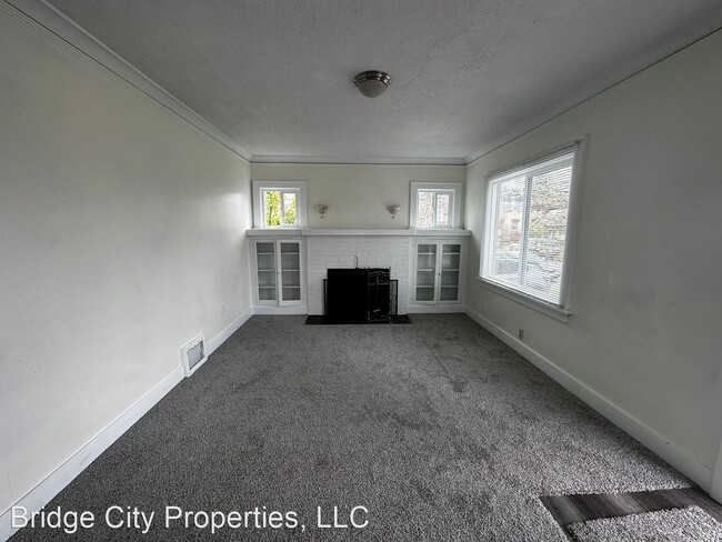 Building Photo - 3 br, 1 bath House - 8217 NE Beech St.