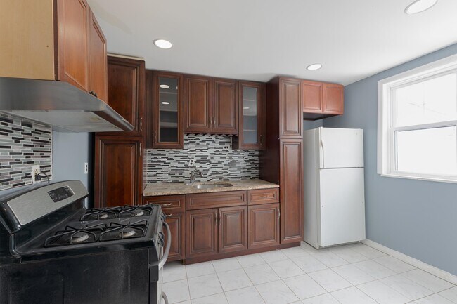 Foto del edificio - 341 Lembeck Ave