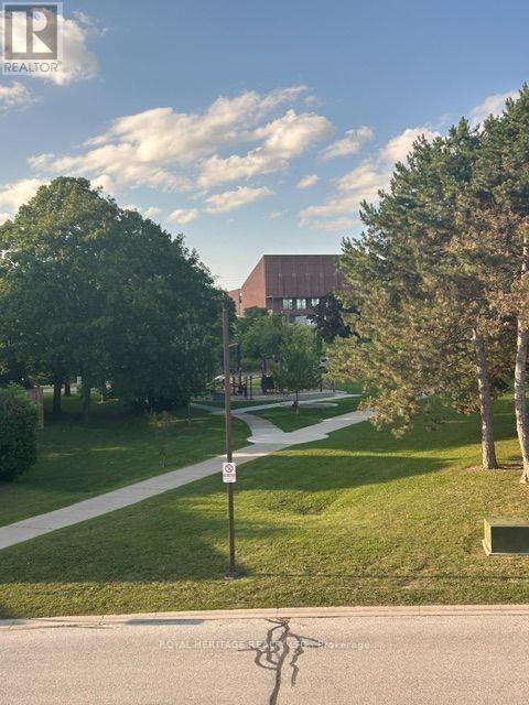 Photo du bâtiment - 10 Bassett Blvd