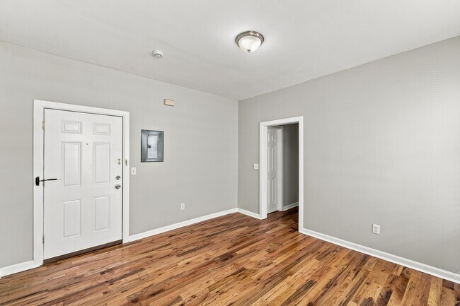 Building Photo - 422 Woodside Ave