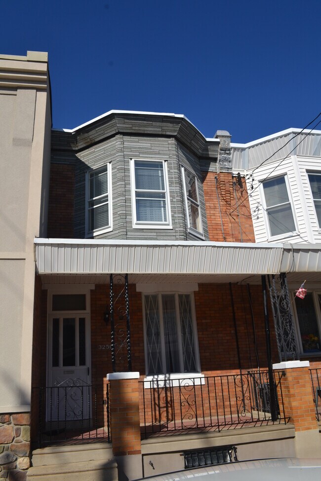 Building Photo - 3250 Gaul St