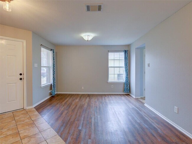 Building Photo - 406 Saul St