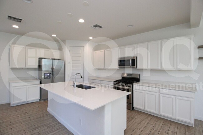 Building Photo - 2438 E Warbler Rd