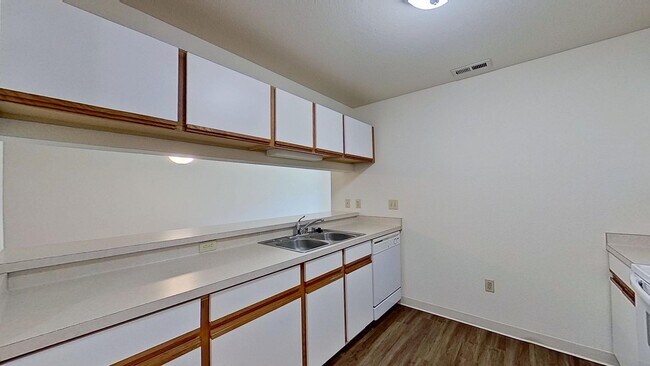 Foto del edificio - Condo Style Lower 1 Bedroom 1 Bathroom Apartment