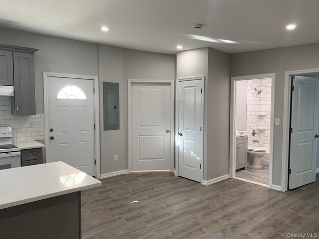 Building Photo - 21 Collegeview Ave