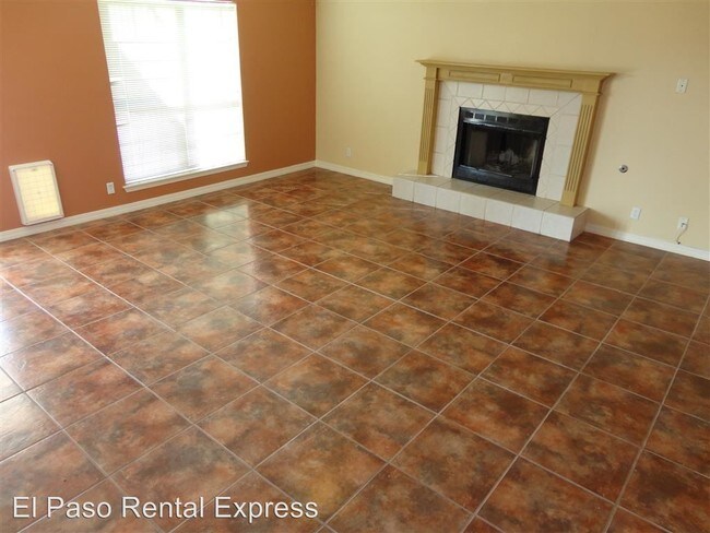 Building Photo - 7409 Plaza Redonda Dr