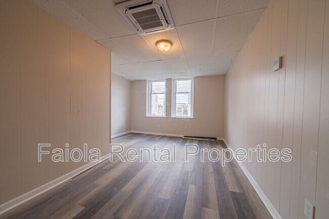 Foto del edificio - 112 N High St