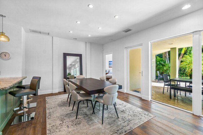 Foto del edificio - 225 NW 11th St