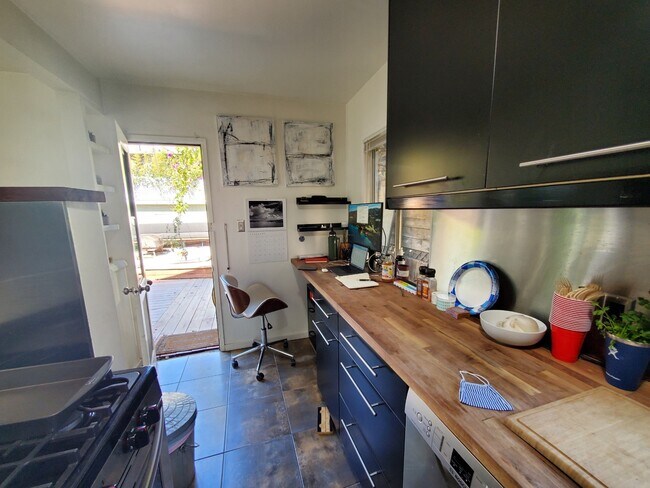 Building Photo - 341 Rose Ave