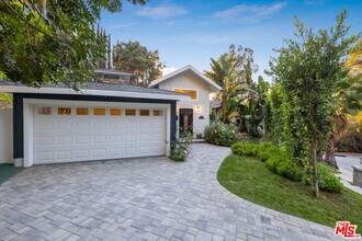 Building Photo - 9476 Hidden Valley Pl Building Photo - 9476 Hidden Valley Pl