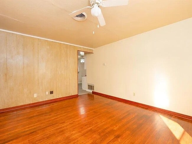 Photo - 9909 N McKinley Ave House