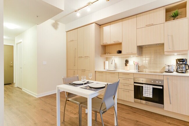 Building Photo - 219 Adelaide St W