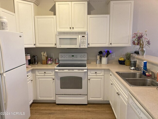 Building Photo - 306 Monlandil Dr
