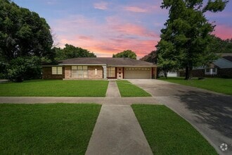 Building Photo - 2210 San Jacinto Dr