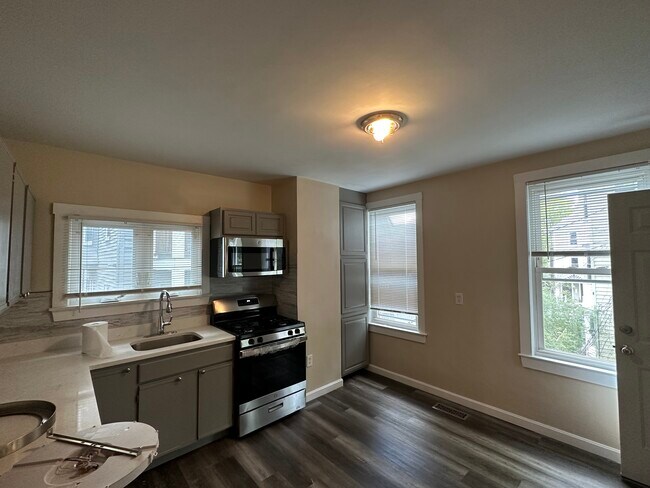 Building Photo - 3243 Washington St