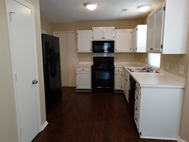 Foto del edificio - 2417 Snow Creek Lane
