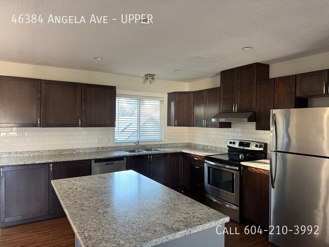 Photo du bâtiment - Upper Home - Utilities Included