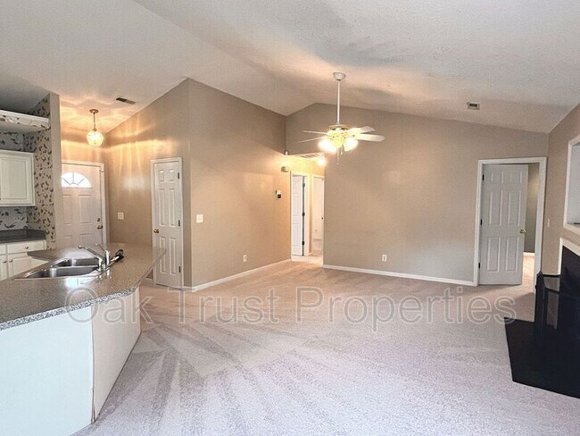 Building Photo - 144 Paddock Way