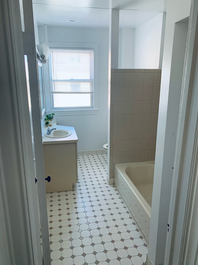 Bathroom - 36 Washington St