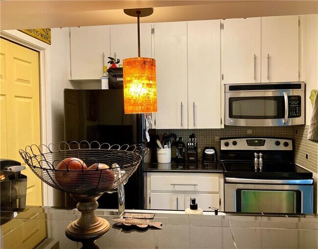 Foto del edificio - 6718 Silvermine Dr