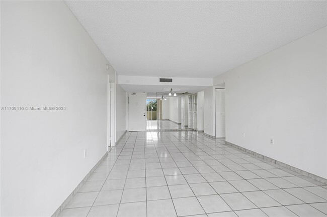 Foto del edificio - 4675 W 18th Ct