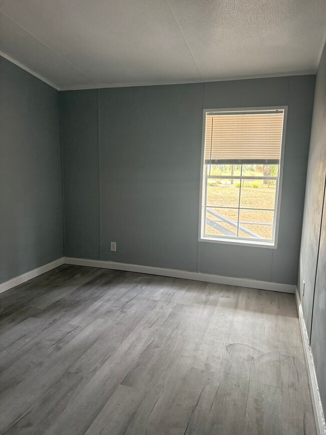 Building Photo - 3bed/2bath SFH Rent $1640/month ready November 2025