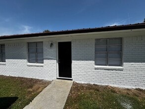 Building Photo - 2630 Vance Dr