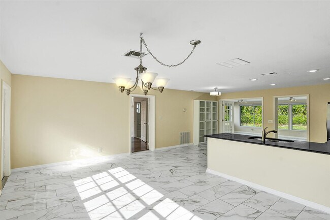 Building Photo - 249 NW 4th Diagonal