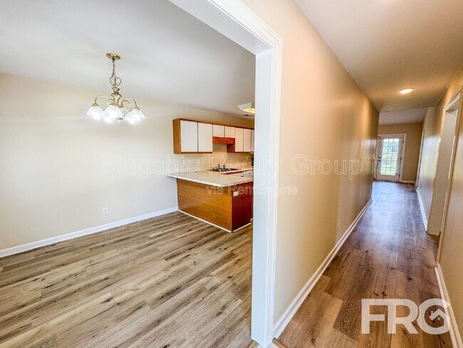 Foto del edificio - 5180 Deveron St