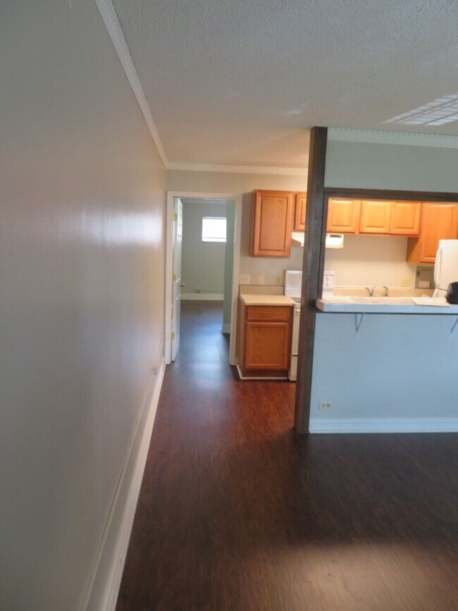 Foto del edificio - Fantastic deal on 1Bed/1Ba at Evian Towers!  $1000 per month through July 2026