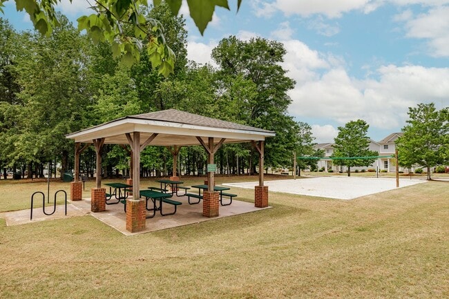 Foto del edificio - Spacious 3-Bed, 2.5-Bath Home in Lantern Walk