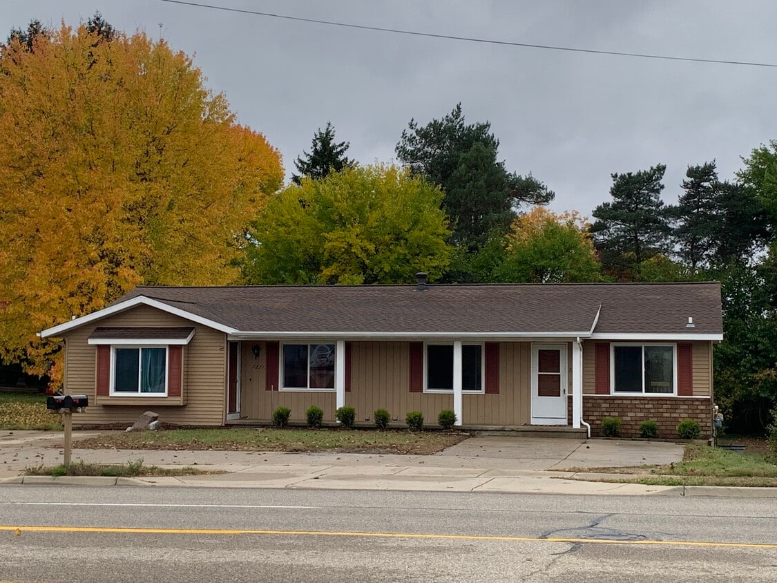 7273 28th Ave, Hudsonville, MI 49426 House Rental in Hudsonville, MI